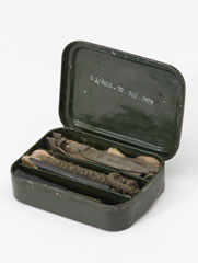 Rifle cleaning kit, 1950 (c)