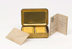 Princess Mary tobacco box owned by Captain C A Ogden, The Bedfordshire Regiment, 1914