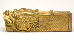 Staff finial in the shape of a sculptured dragon's head, 1900 (c)