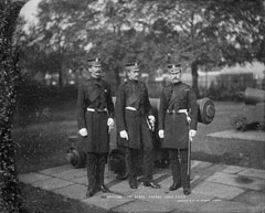Officers, 1st Battalion Scots Guards, undress uniform, glass negative, 1895 (c)