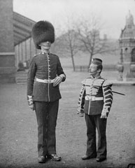 Private and Drummer, Scots Guards, glass negative, 1895 (c)