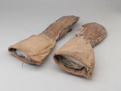 White cotton and leather outer mittens, Korea, 1950 (c)