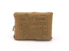 First field dressing, 1914 (c)