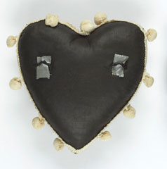 Sweetheart pin cushion, 1914-1918 (c)