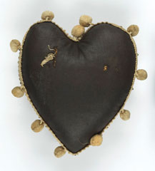 Sweetheart pin cushion, 1914-1918 (c)
