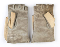 Mittens with removable finger piece, Auxiliary Territorial Service, 1944 (c)