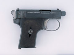 Webley Model 1907 6.35 mm self-loading pistol belonging to Captain C E Stranack, Royal Field Artillery, 1912 (c)