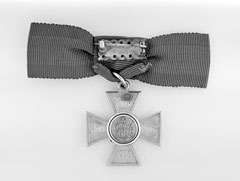 Royal Red Cross, 2nd Class 1917, breast badge, Nursing Sister M S Smith, Queen Alexandra's Military Nursing Service.