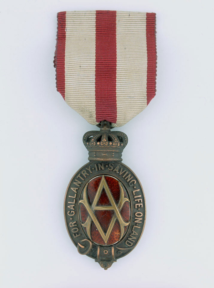 Albert Medal, 2nd Class, Lieutenant Edward Arthur Simmons, 1918