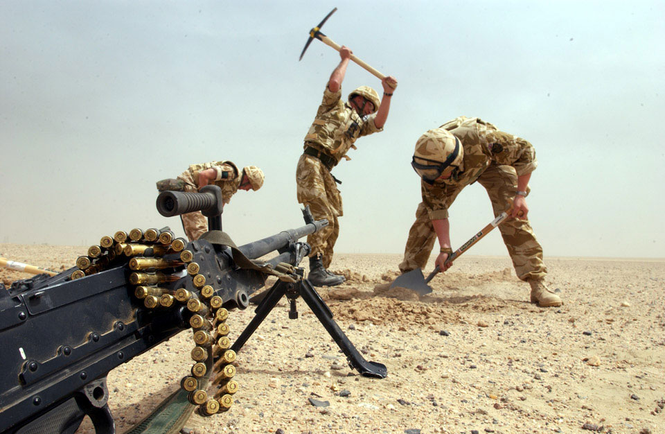 Soldiers of the 1st Battalion, Royal Irish Regiment dig fox holes, Iraq,  March 2003