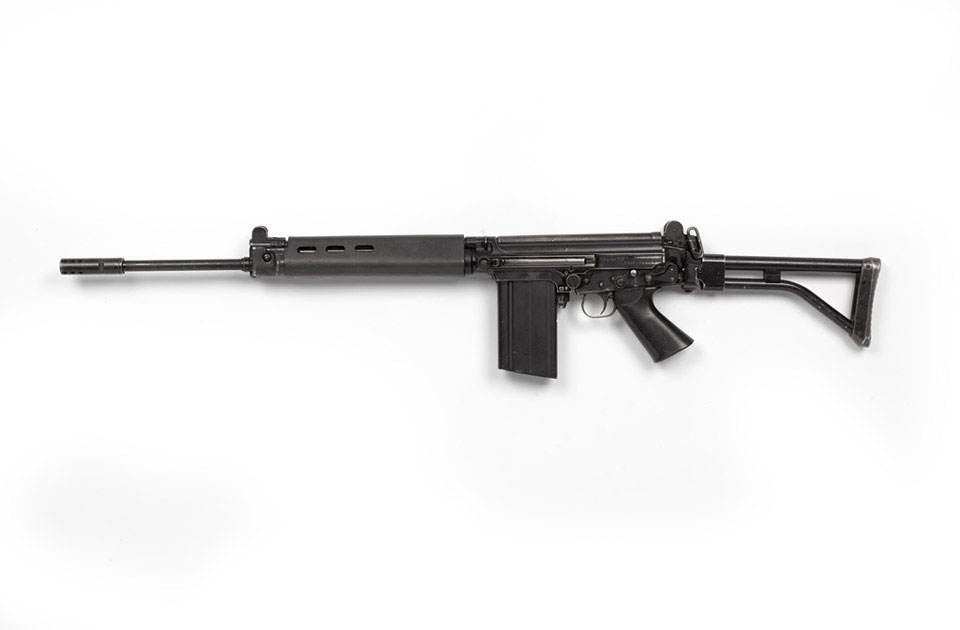 Argentine FAL 7.62 mm self-loading rifle, 1975 (c)