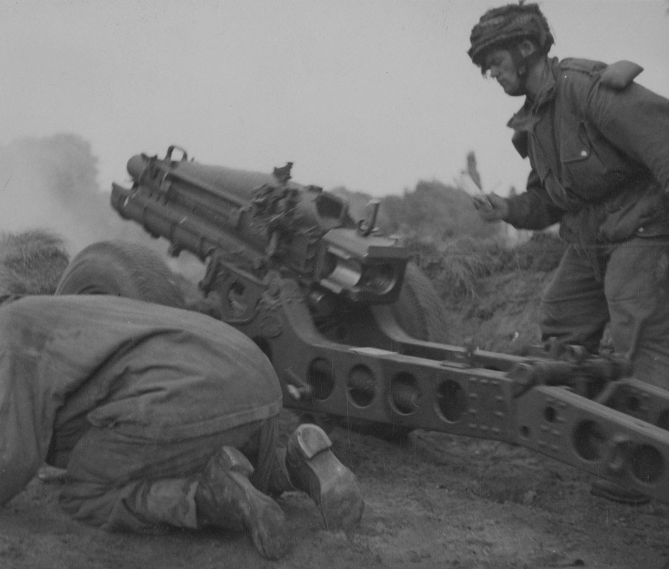 Airborne troops with 75 mm gun, Arnhem, 1944