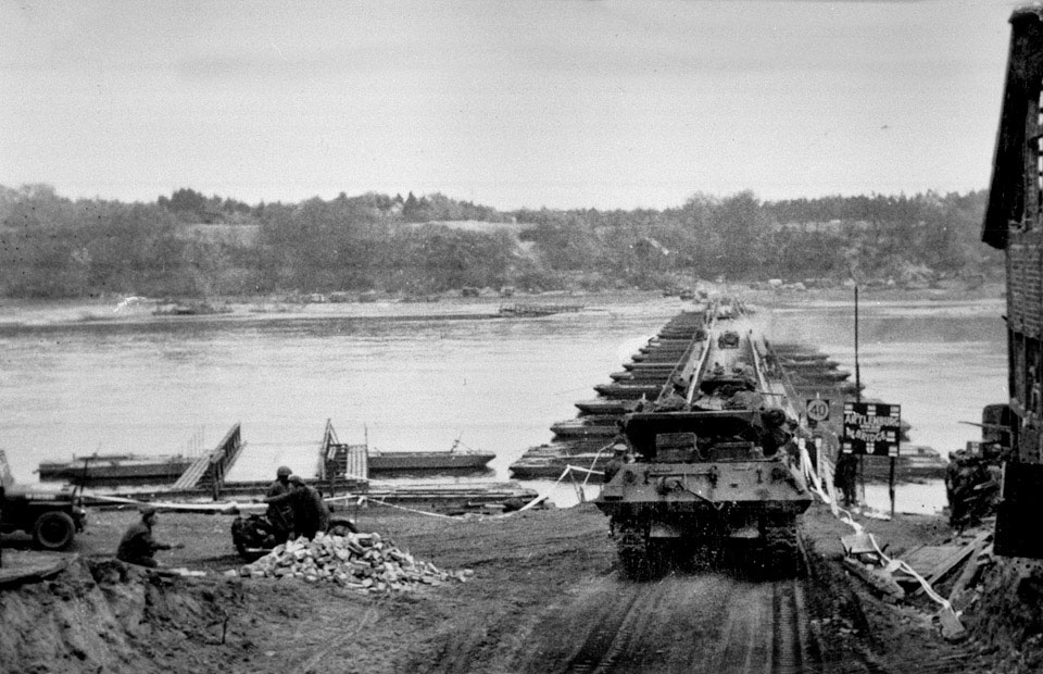 'Artlenburg Bridge', Pontoon Bridge Over The River Elbe, Lower Saxony ...