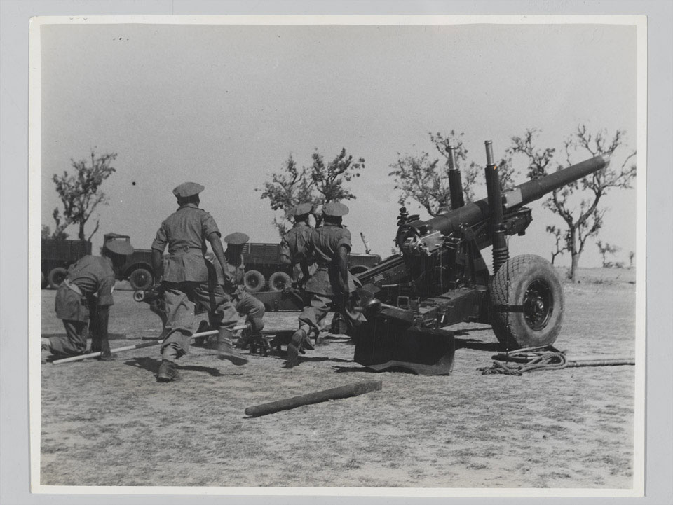 A demonstration by 1st Medium Regiment, Royal Regiment of Indian ...