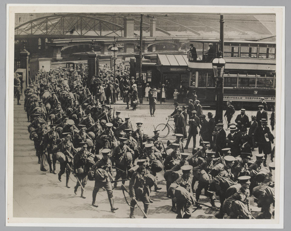 Soldiers marching through Birmingham train station, 1914 