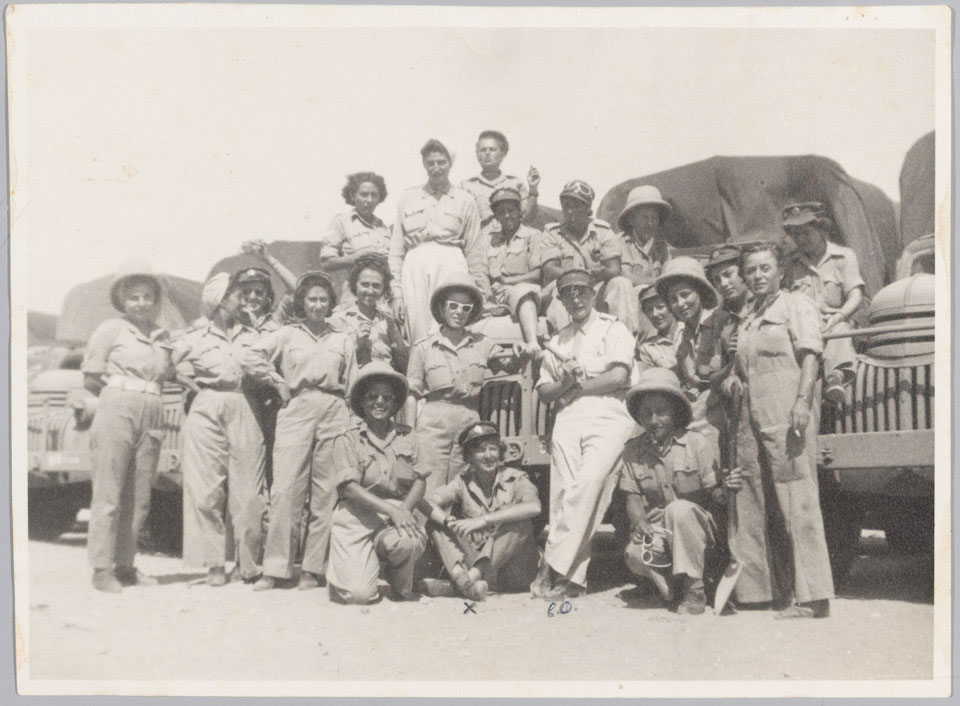 Jewish Auxiliary Territorial Service squad, Sinai, 1944