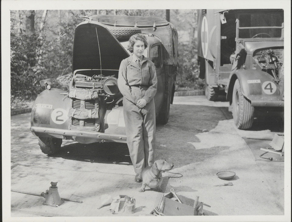 princess-elizabeth-in-auxiliary-territorial-service-uniform-1945