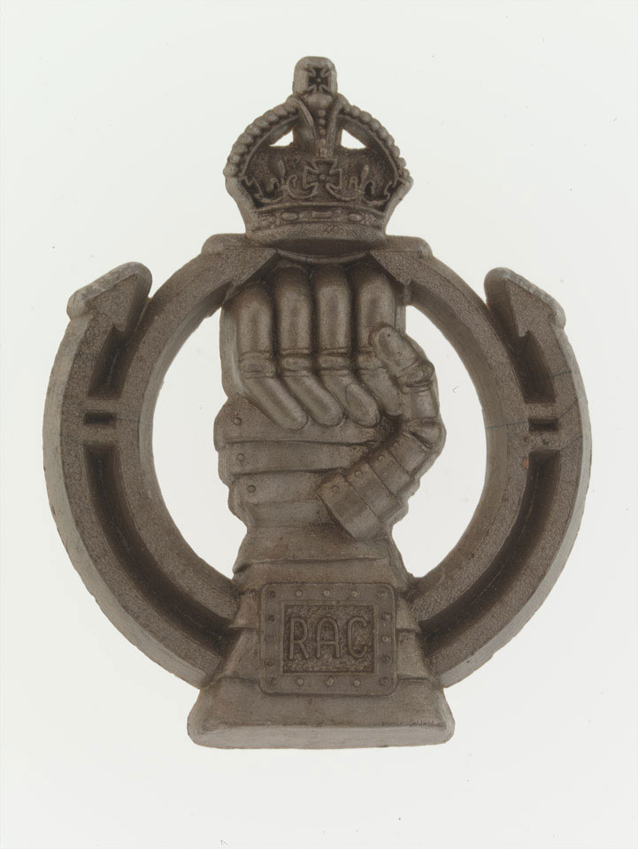 All ranks' cap badge, Royal Armoured Corps, 1942