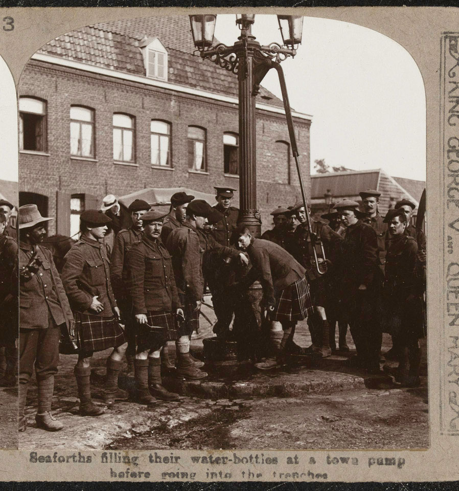 'Seaforths filling their waterbottles at a town pump before going into the trenches', 1915 (c)