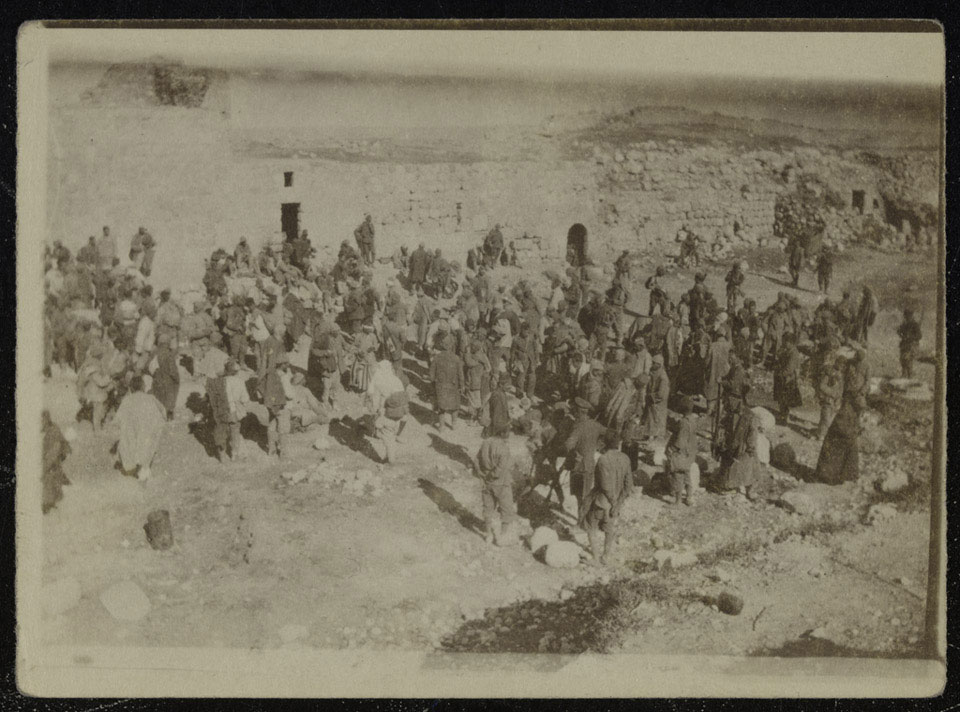Soldiers waiting for General Edmund Allenby outside the walls of Jerusalem, 1917