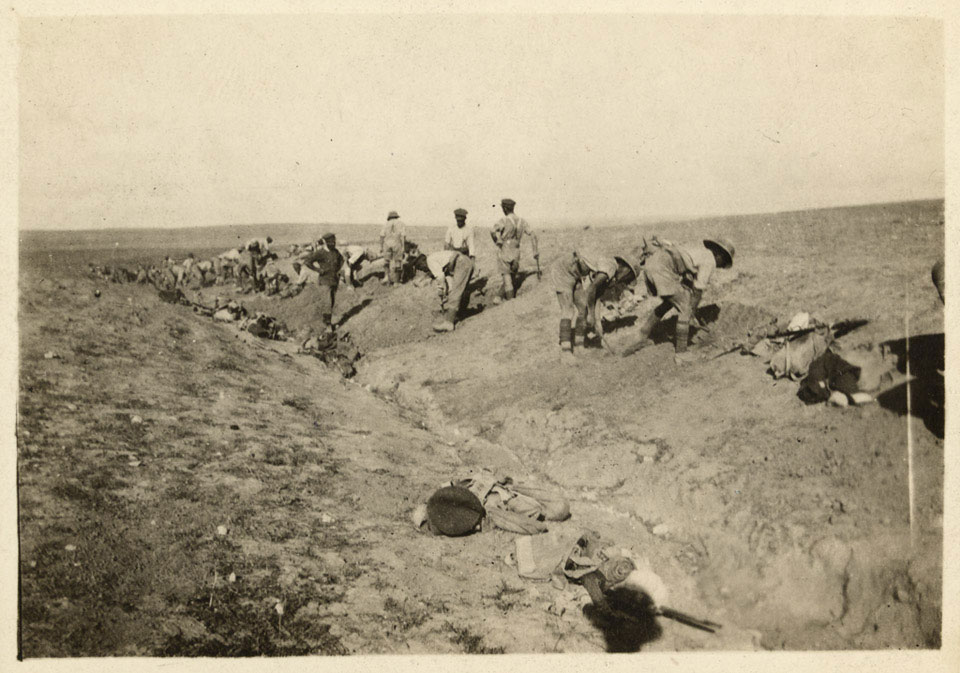 British soldiers making dugouts in the desert, 1916 (c)