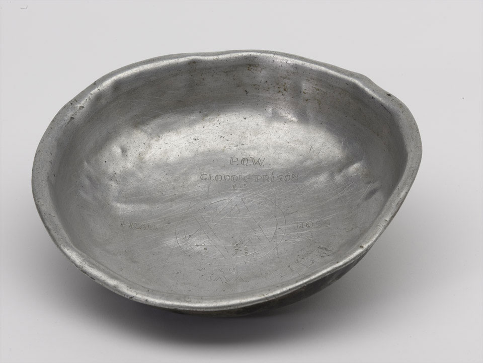 Food bowl used by Gunner Moss Simon, 1942