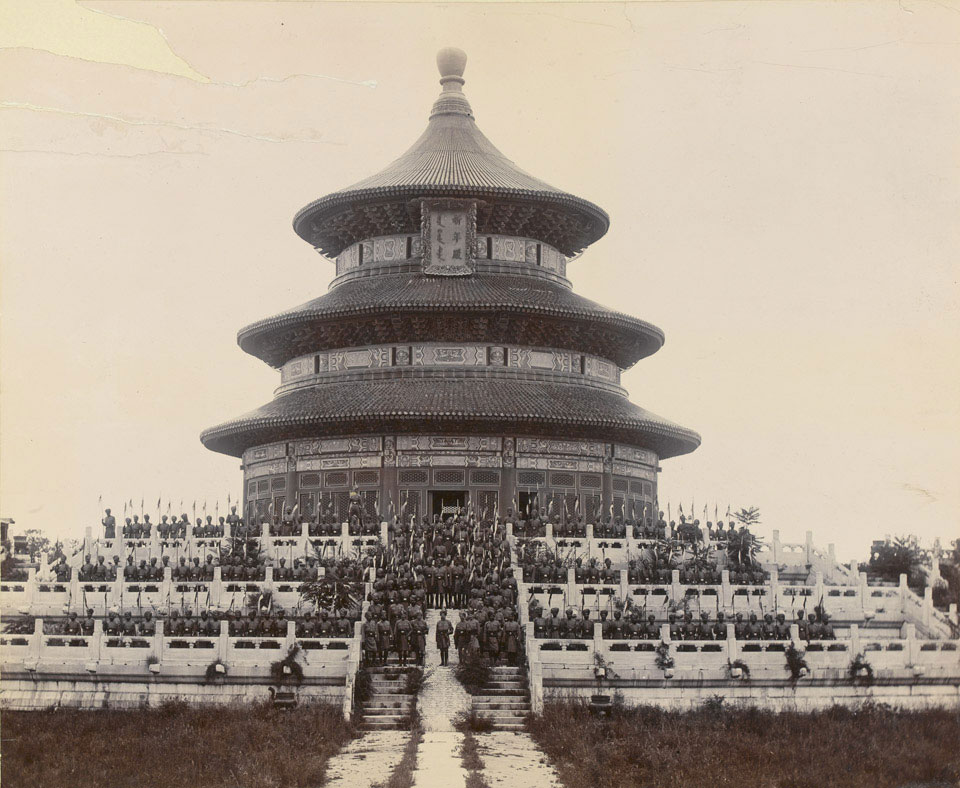 16th Regiment of Bengal Lancers on the steps of the Temple of Heaven, Beijing, China, 1900