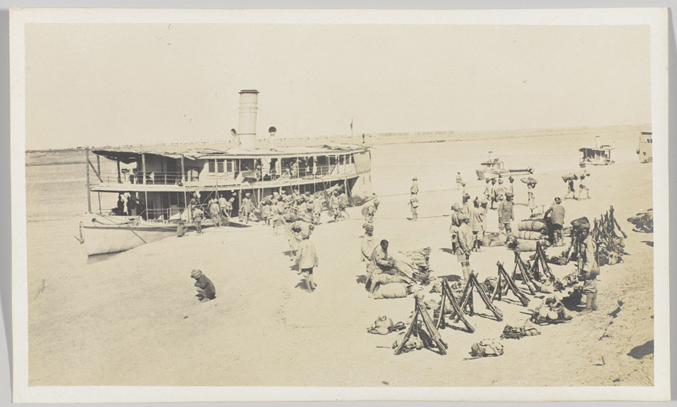Troops landing at Shaik Saad, Mesopotamia, 1916