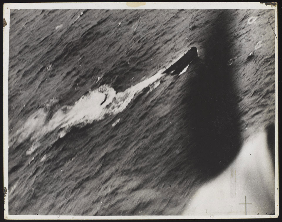 U-boat in the Bay of Biscay being attacked by aircraft of Coastal Command, 17 July 1942