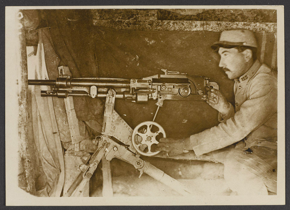 French machine-gunner on the Champagne Front, 1915