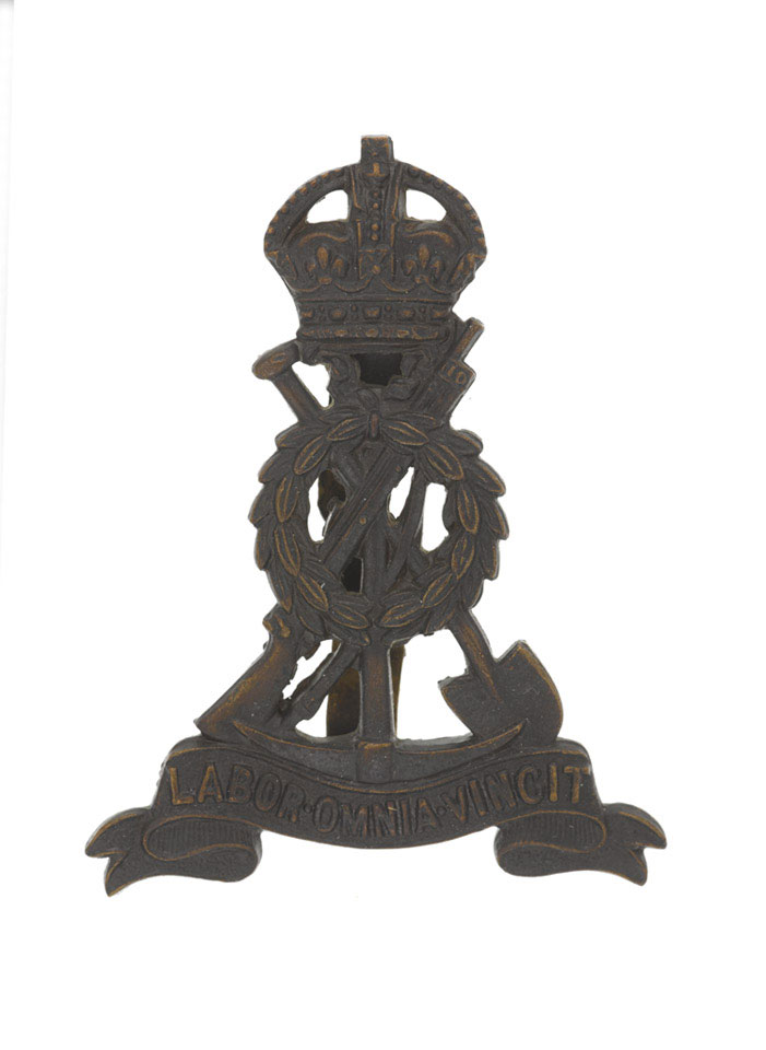 Cap badge, Pioneer Corps, 1943 (c)
