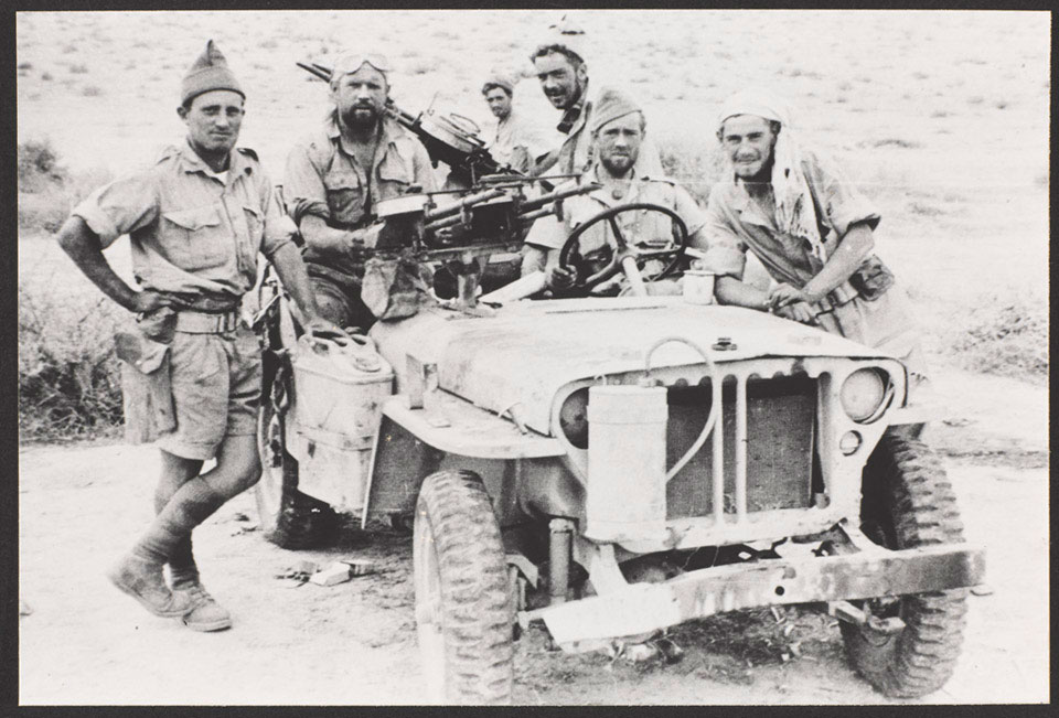Members of the Long Range Desert Group with a jeep armed with twin Vickers Class K-guns, 1942 (c)