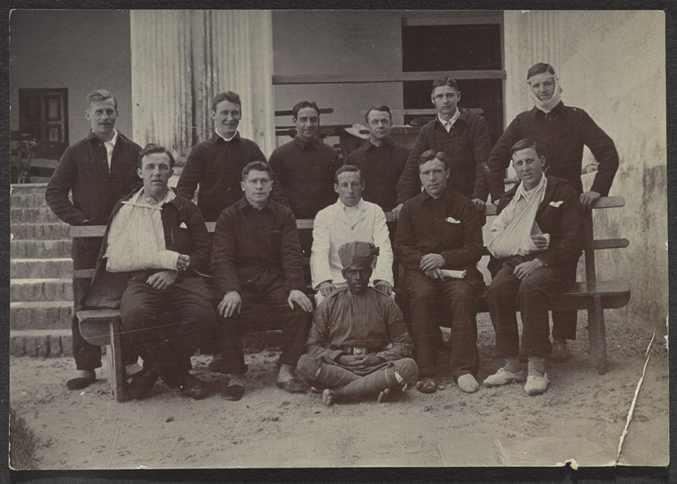 Private William Jay and fellow patients at Kamptee hospital, 1915