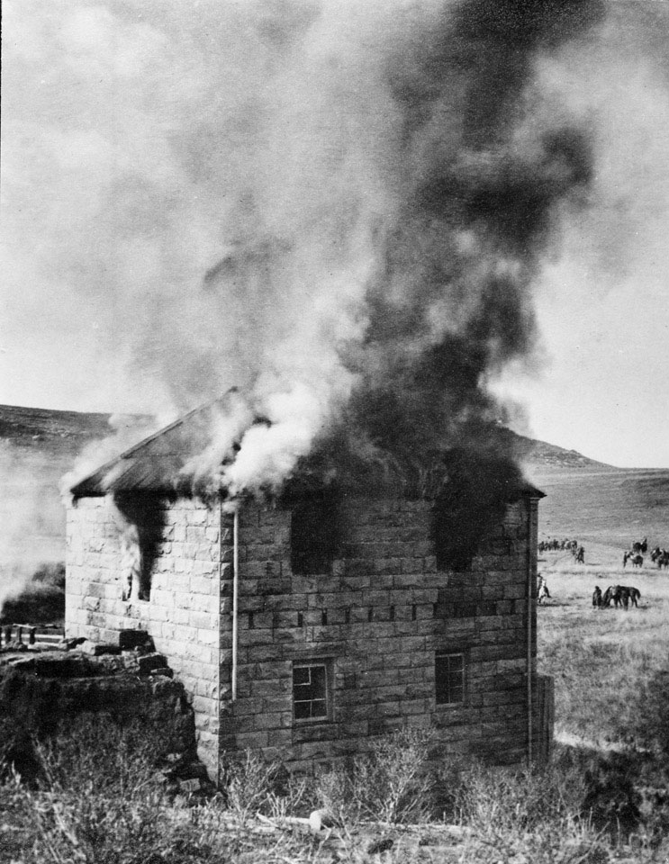 Burning a Boer farm, 1901 (c)