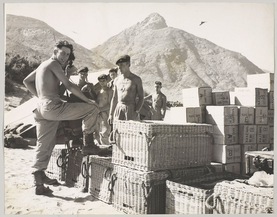 Members of The Durham Light Infantry guarding the Western Aden Protectorate, January 1957