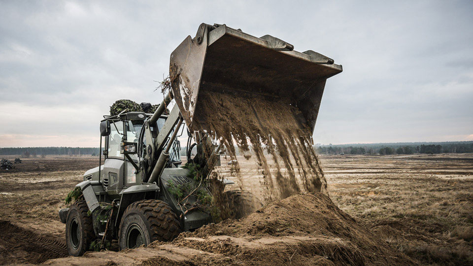 26 Engineer Group construct defensive earthworks during Exercise BLACK EAGLE, 2014