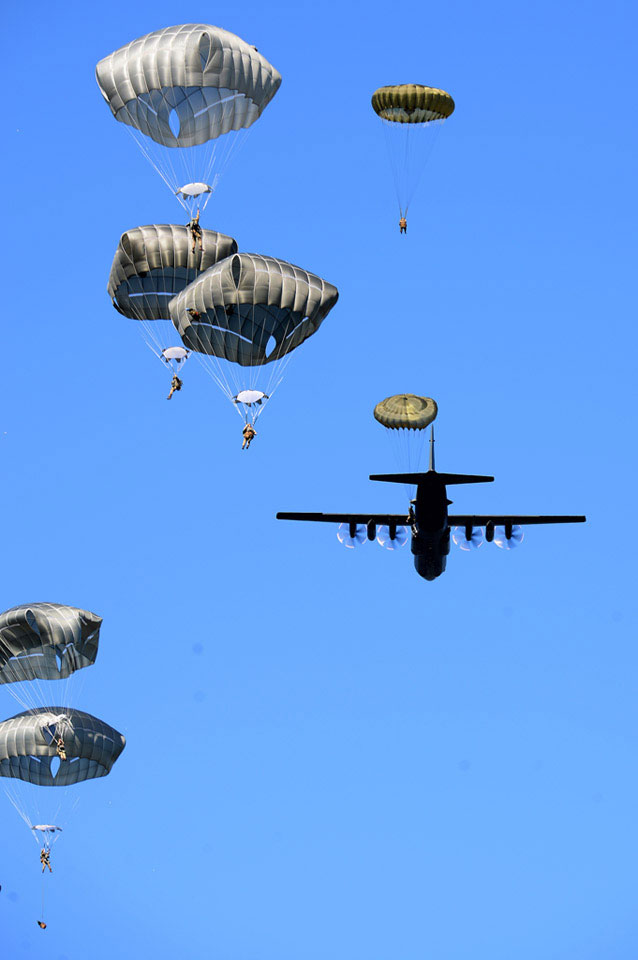 British airborne troops dropped from a C-130 Hercules transport aircraft, 2016 (c)