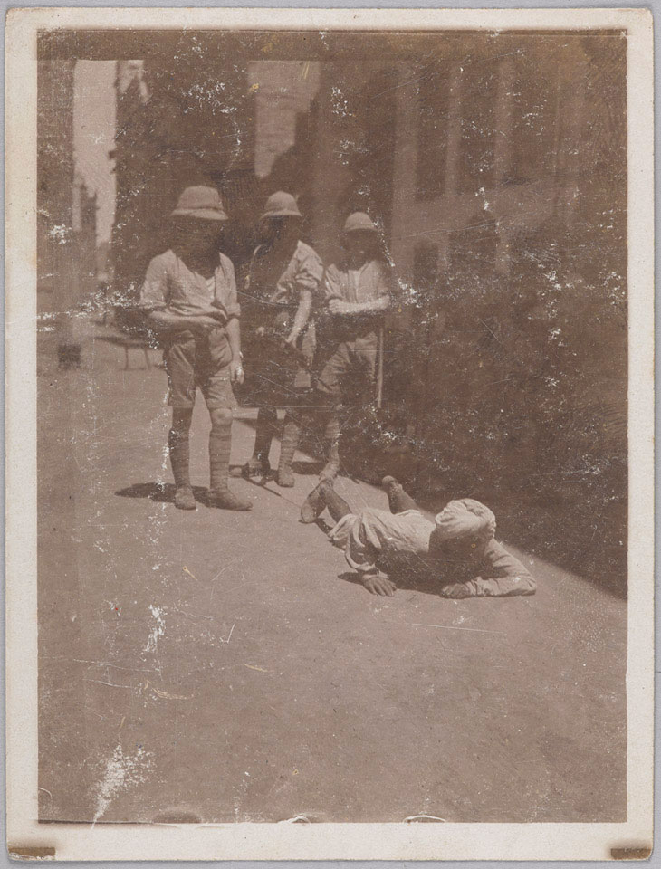 'Native crawling up street where Miss Sherwood was assaulted, 1919'