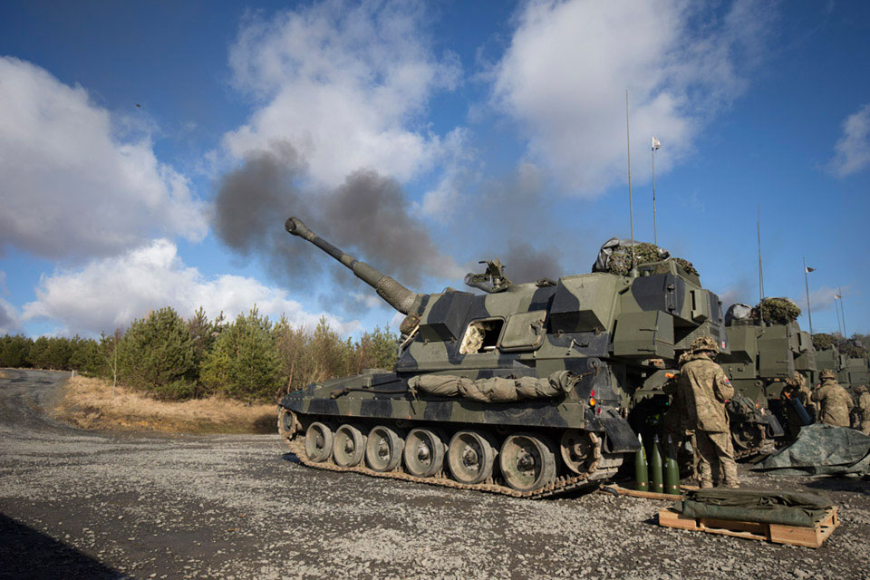 AS90 of 1 Artillery Brigade, Otterburn Training Area, North Yorkshire, 2015