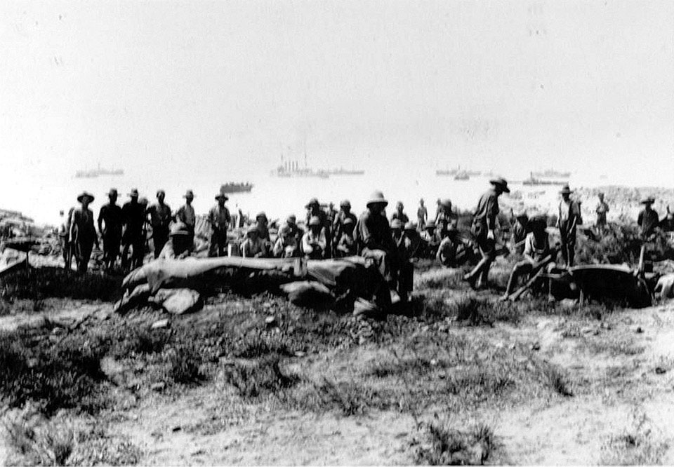 Soldiers at Anzac Cove, Gallipoli, 1915