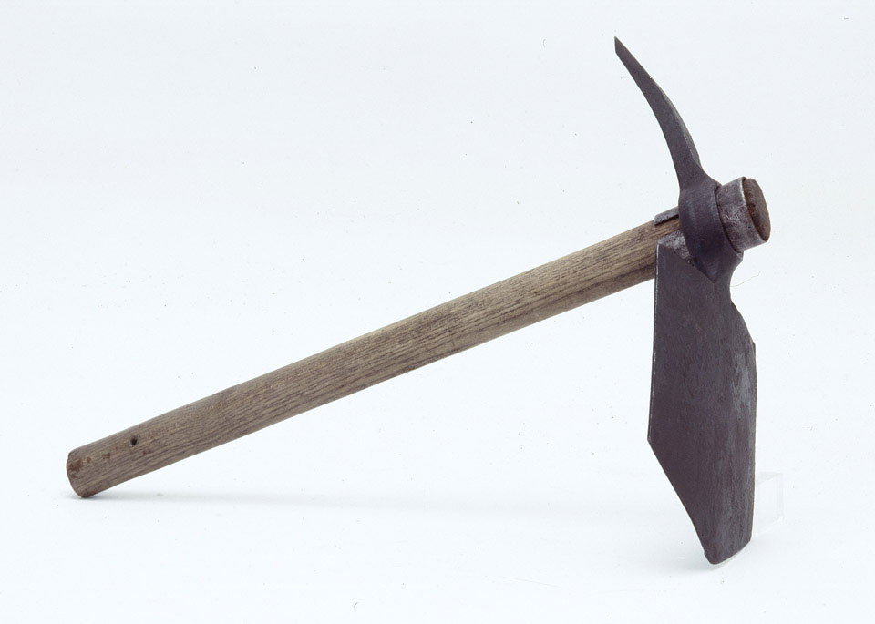 Entrenching tool, with War Department marks, 1915