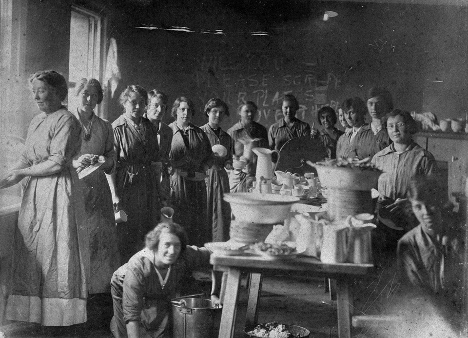 Members of the Women's Legion, 1916 (c)