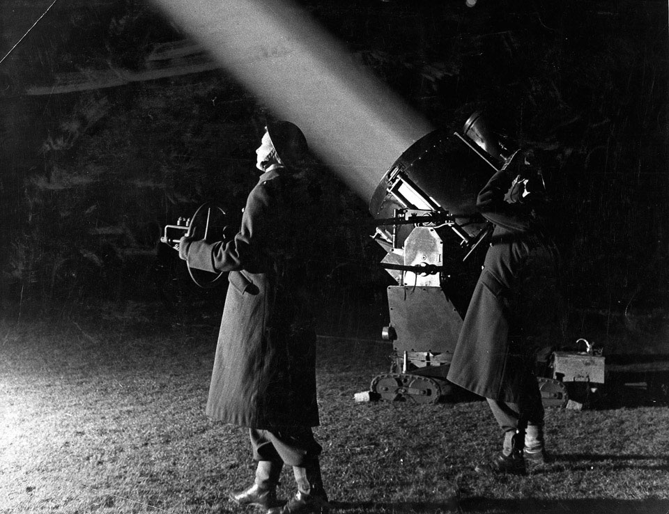 Auxiliary Territorial Service personnel manning anti-aircraft defences, 1940 (c)