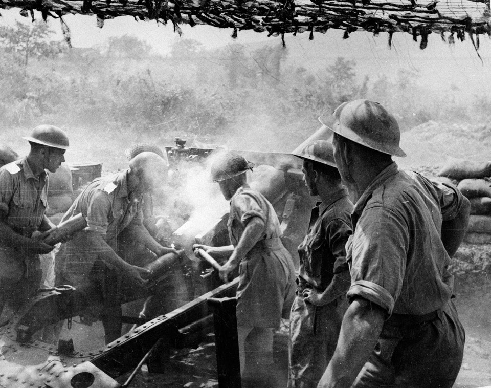 25 pounder gun in action on the Rapido Sector of the Cassino front, Italy, 1944