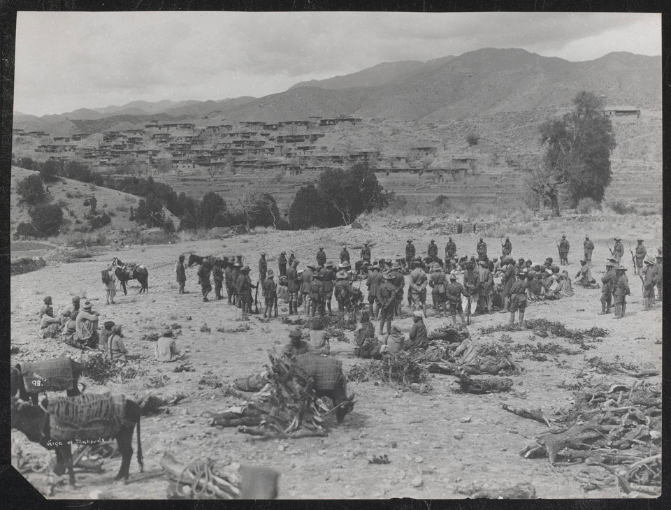 Jirgah of Mahsuds near Kaniguram, Waziristan, 1920 (c)