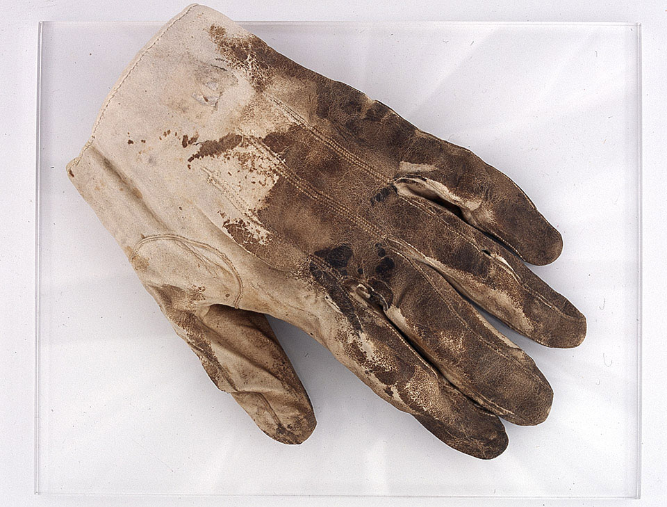 Blood stained glove, Captain Thomas Wildman, Battle of Waterloo, 1815 (c)