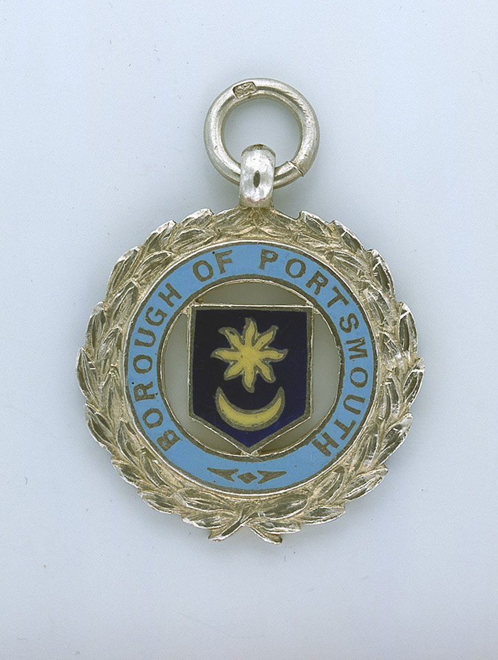 Boer War Tribute Medal issued by the Borough of Portsmouth, 1900 (c)
