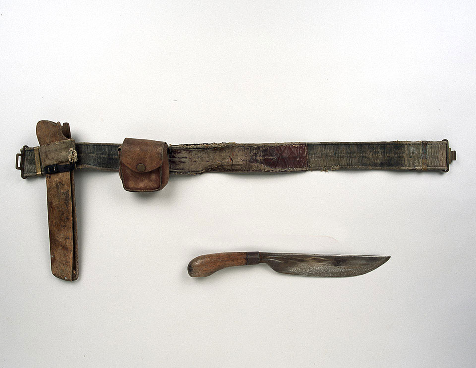 Malayan short parang, or knife, with wooden scabbard, 1955 (c)